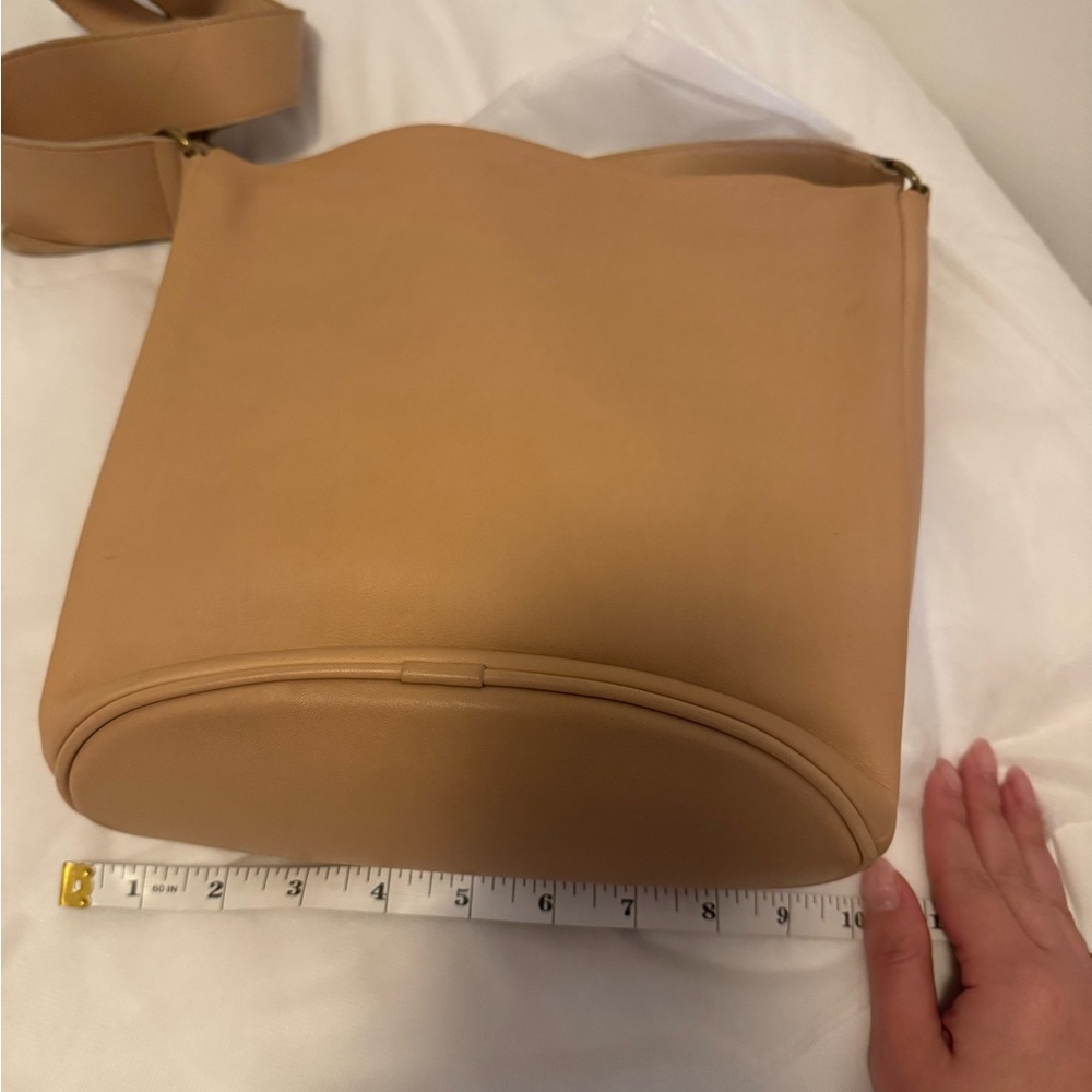 COACH - Vintage Elegant Tan Leather Crossbody Bucket Bag - Picture 7 of 10